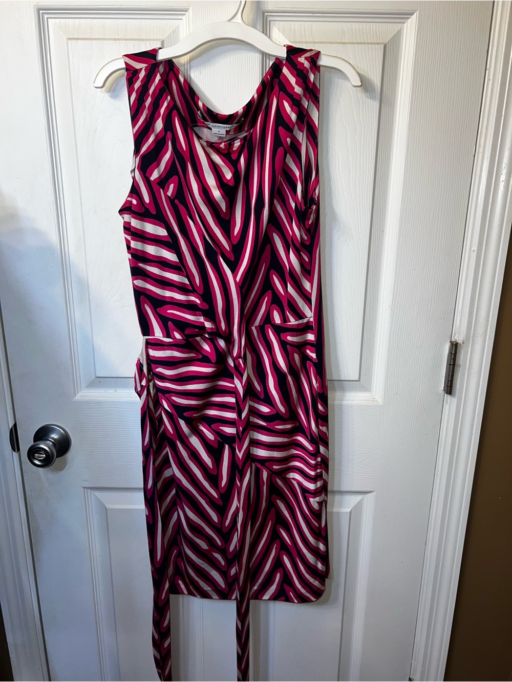 DIANE VON FURSTENBERG Pink Black Abstract Zebra Print Sleeveless Wrap Dress 8